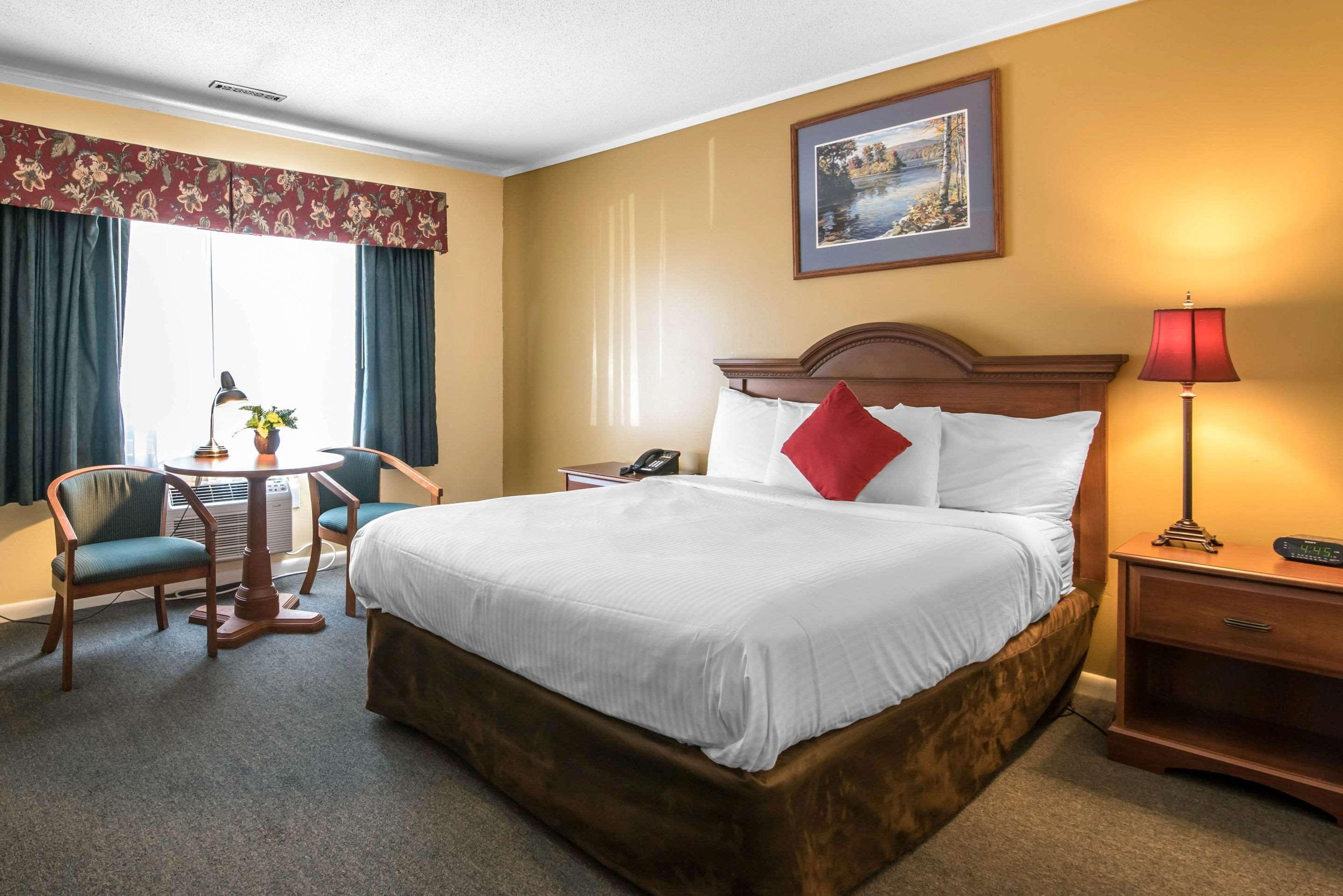 Tiltonlodge Inn & Suites Екстер'єр фото