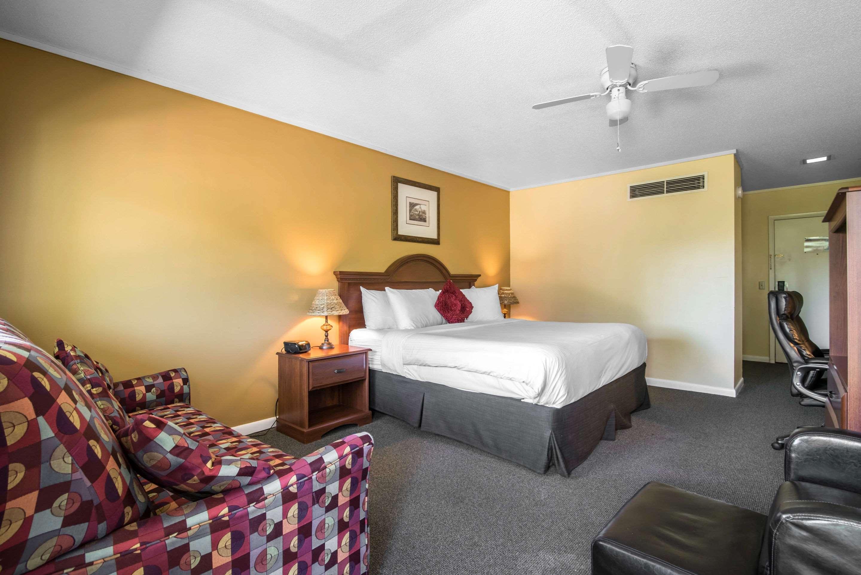 Tiltonlodge Inn & Suites Екстер'єр фото