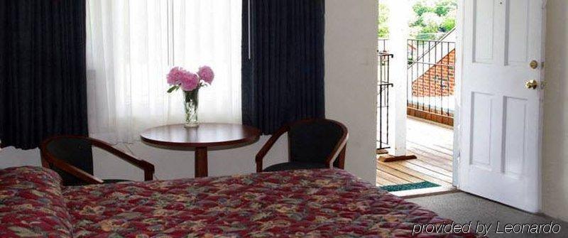 Tiltonlodge Inn & Suites Екстер'єр фото