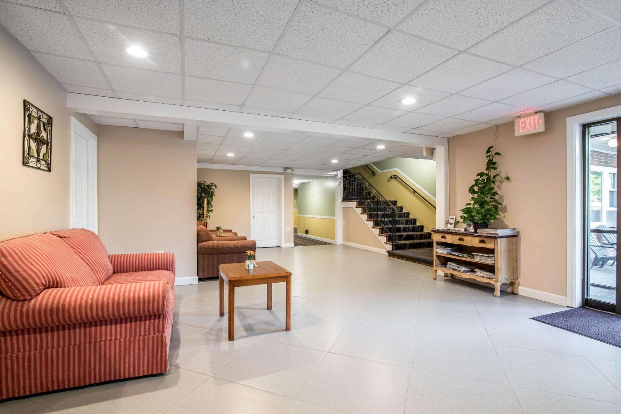 Tiltonlodge Inn & Suites Екстер'єр фото