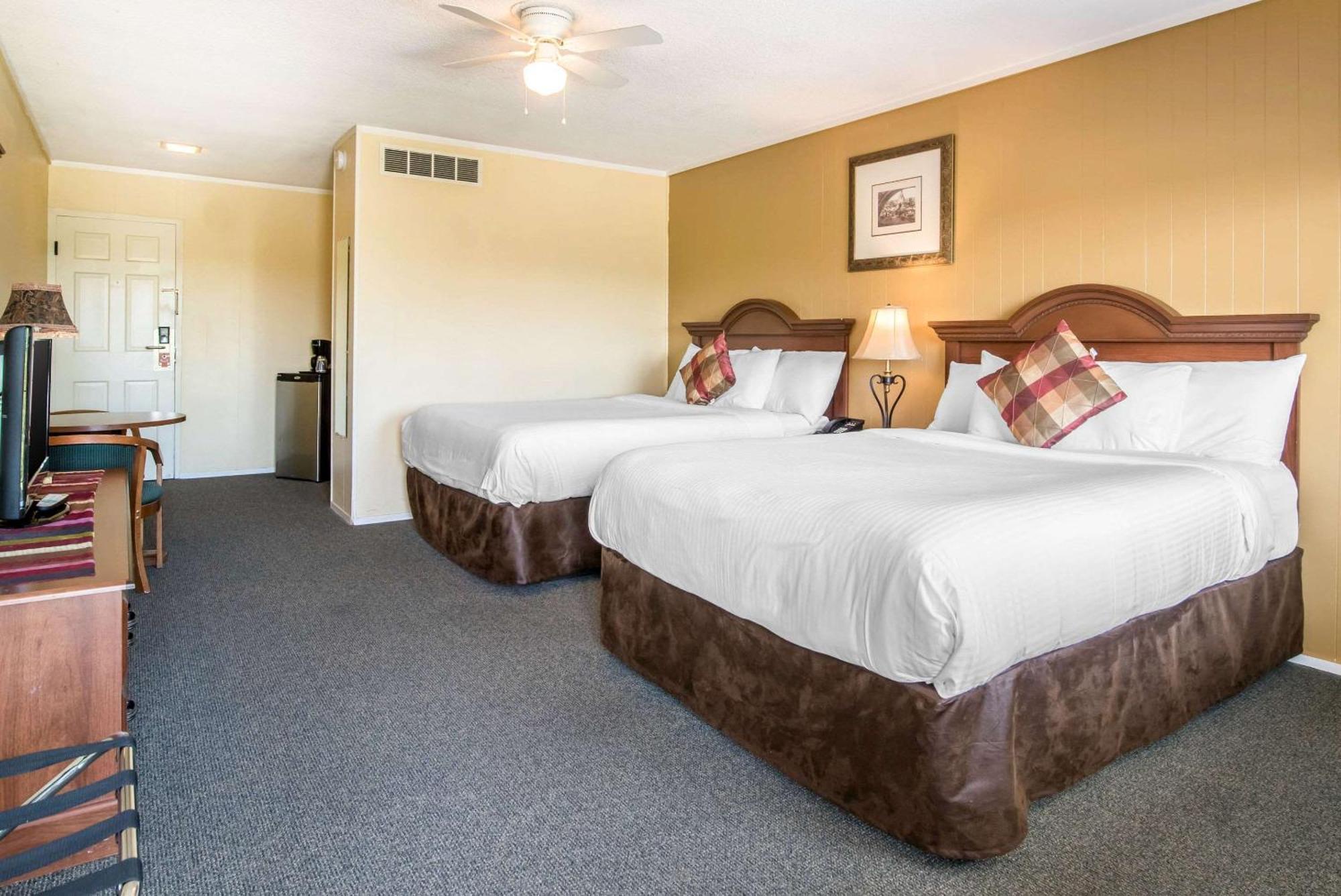 Tiltonlodge Inn & Suites Екстер'єр фото
