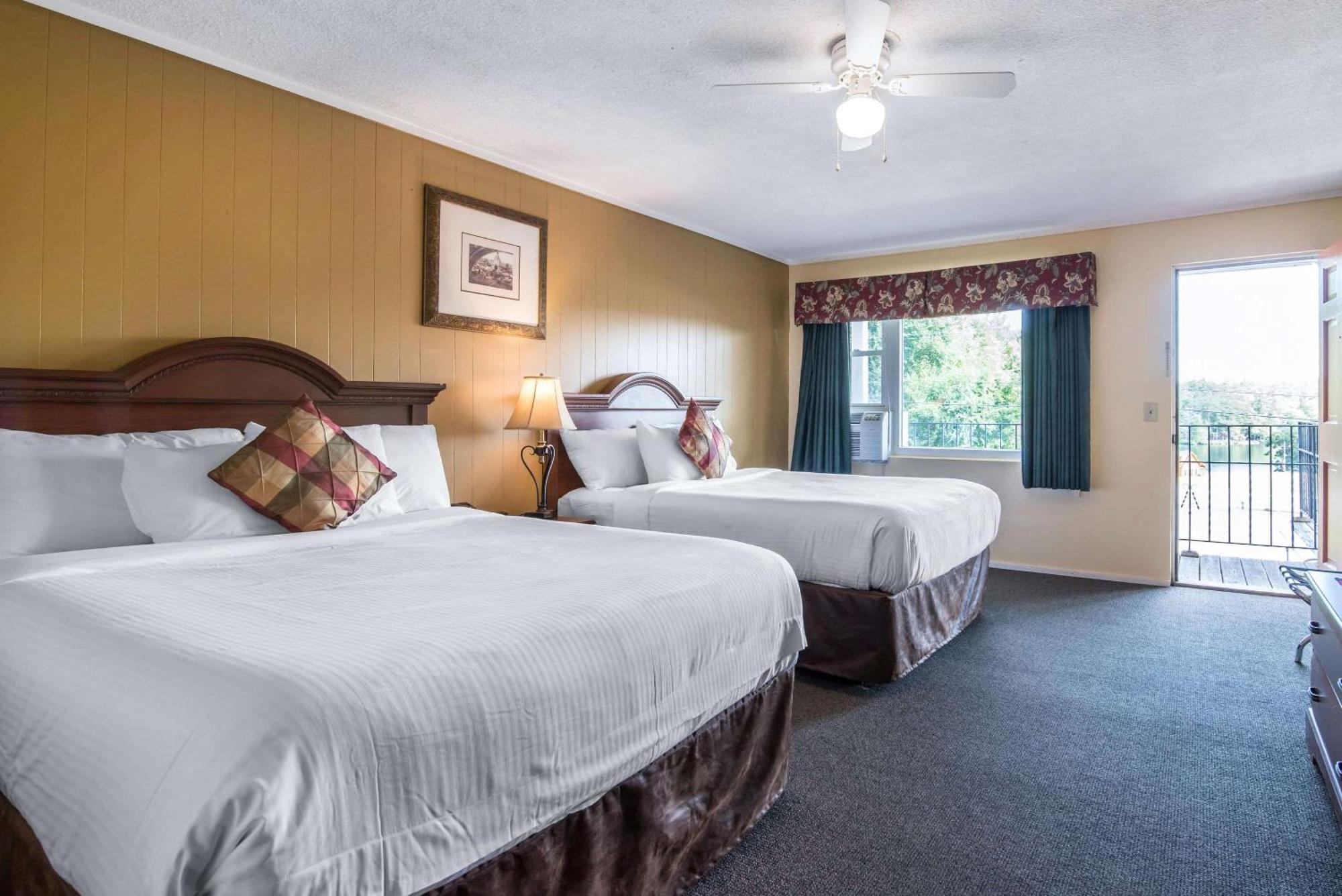 Tiltonlodge Inn & Suites Екстер'єр фото