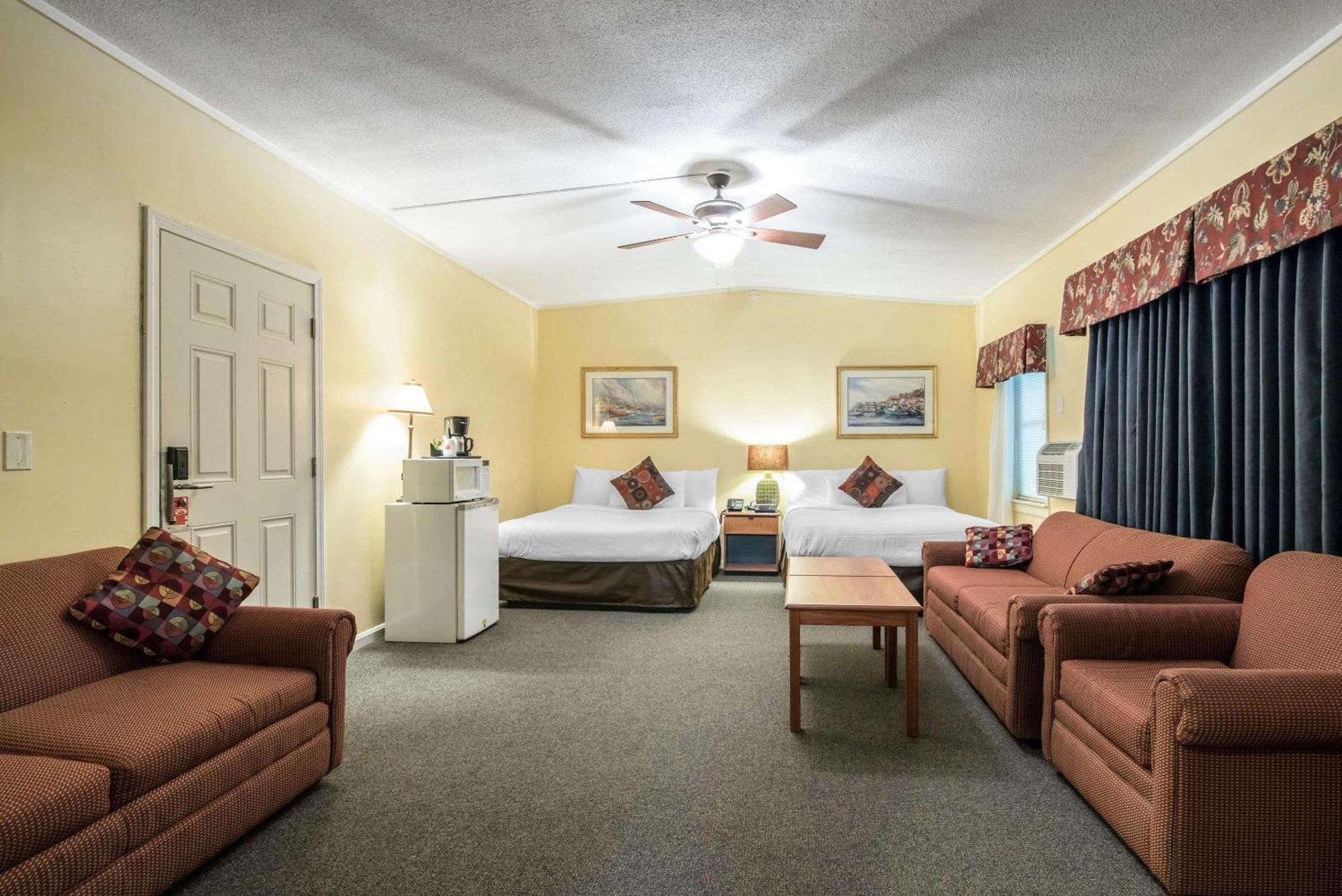 Tiltonlodge Inn & Suites Екстер'єр фото