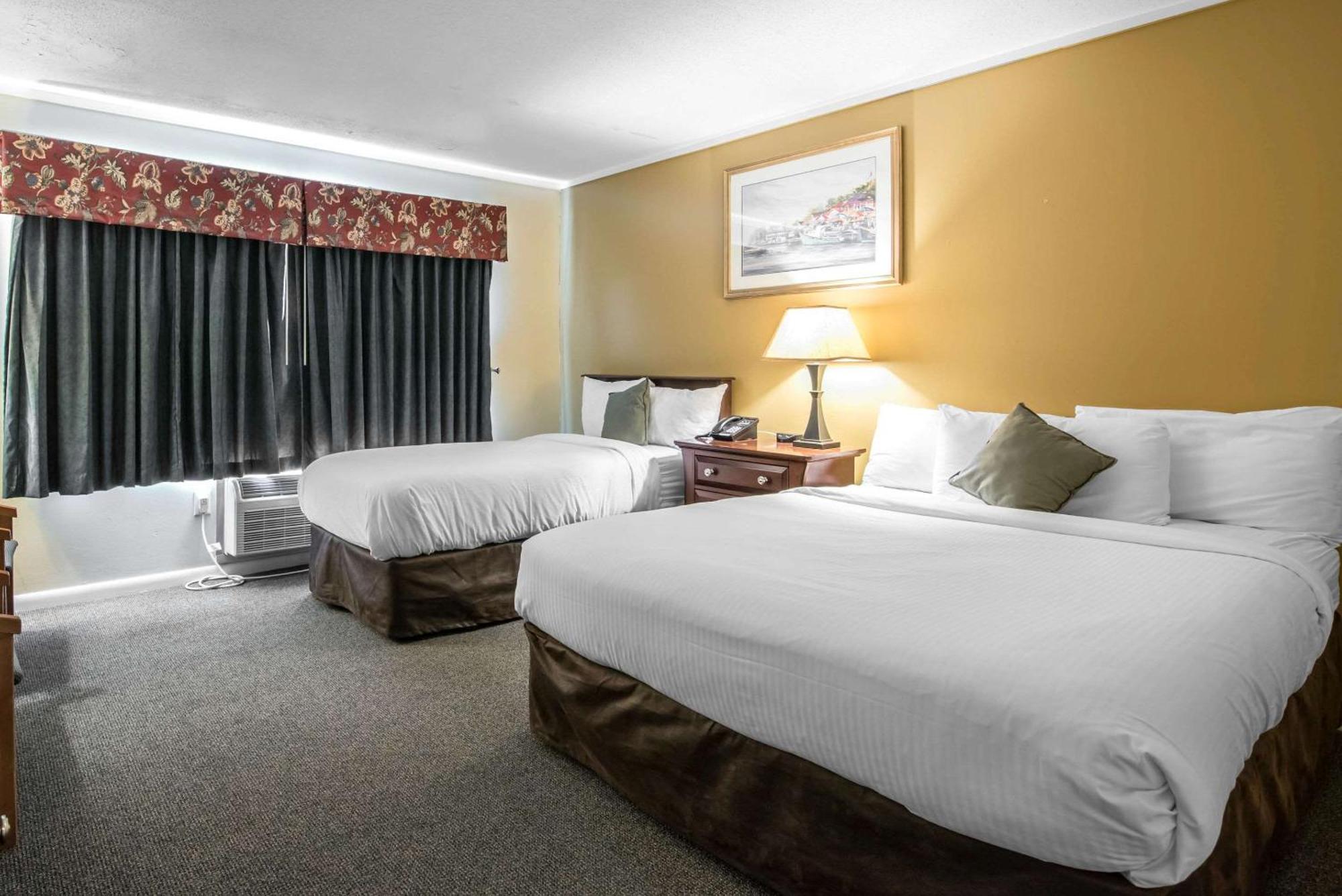 Tiltonlodge Inn & Suites Екстер'єр фото