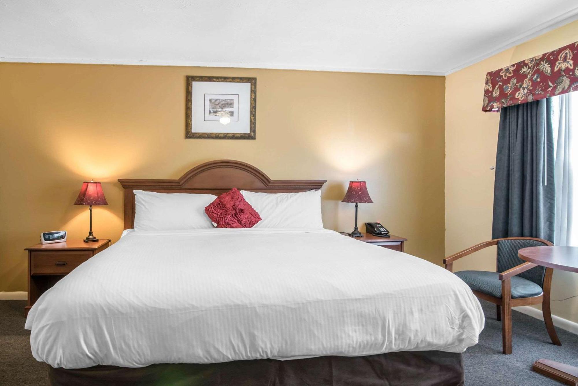 Tiltonlodge Inn & Suites Екстер'єр фото