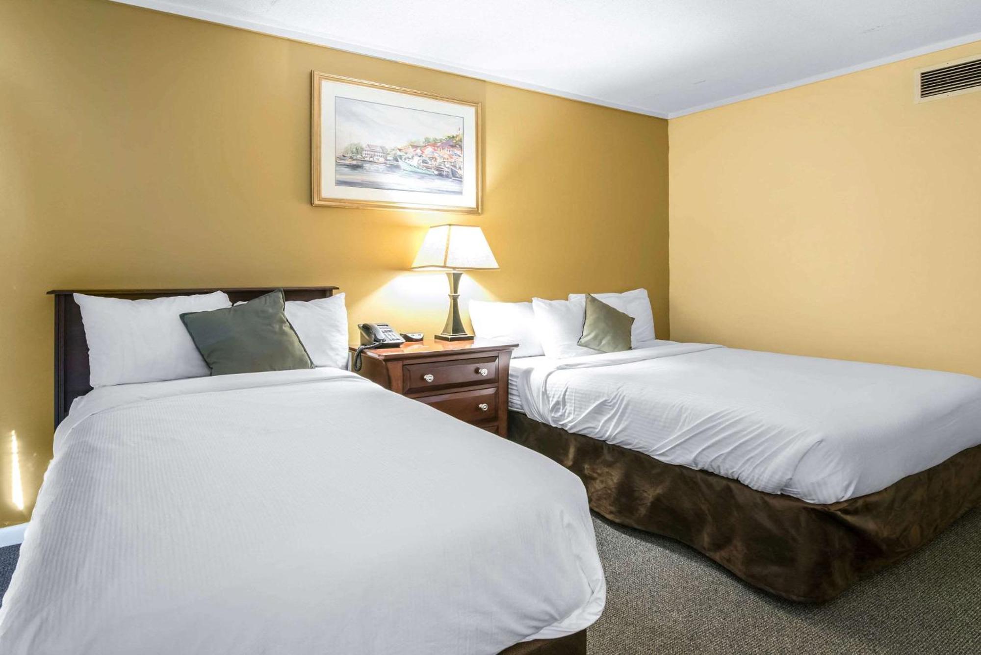 Tiltonlodge Inn & Suites Екстер'єр фото