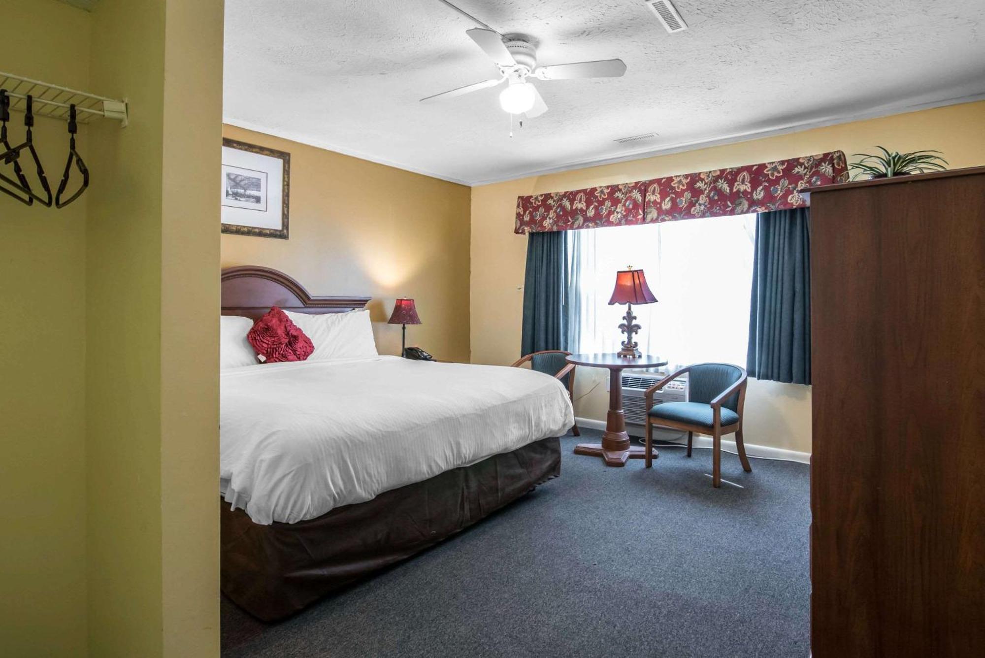 Tiltonlodge Inn & Suites Екстер'єр фото